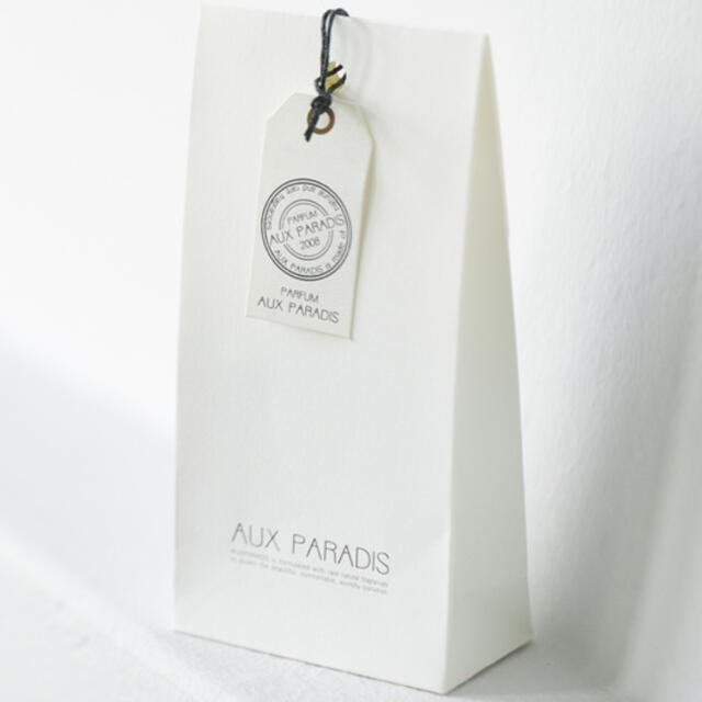 AUX PARADIS(オゥパラディ)のオードパルファム フルール 30ml コスメ/美容の香水(ユニセックス)の商品写真