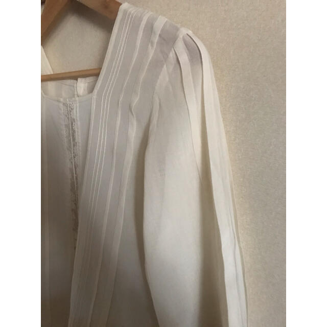 DEUXIEME CLASSE(ドゥーズィエムクラス)のドゥーズィエムクラス　日本製　綿100% プルオーバーシャツ　オフホワイト レディースのトップス(シャツ/ブラウス(長袖/七分))の商品写真