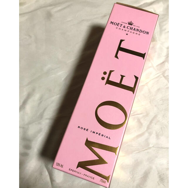 MOËT & CHANDON(モエエシャンドン)のMOMO様専用 食品/飲料/酒の酒(シャンパン/スパークリングワイン)の商品写真