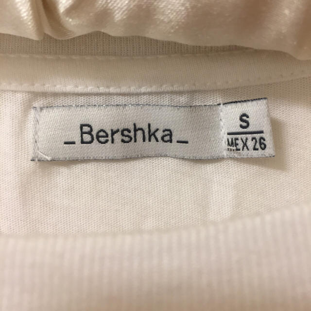 Bershka(ベルシュカ)のフリンジ Tシャツ レディースのトップス(Tシャツ(半袖/袖なし))の商品写真