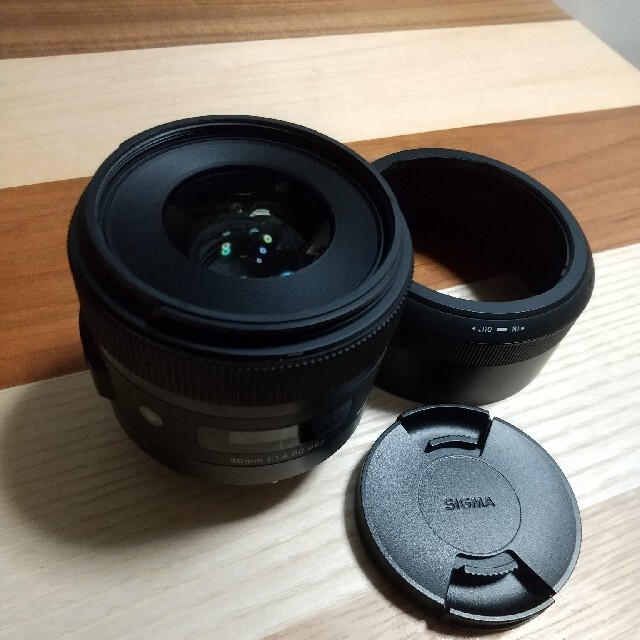 SIGMA(シグマ)のゆきき様専用 美品 sigma 30 mm f1.4 Art ペンタックス用 スマホ/家電/カメラのカメラ(レンズ(単焦点))の商品写真