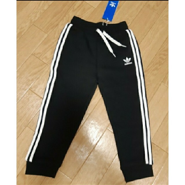 adidas(アディダス)のキッズ トラックパンツ adidas originals キッズ/ベビー/マタニティのキッズ服男の子用(90cm~)(パンツ/スパッツ)の商品写真