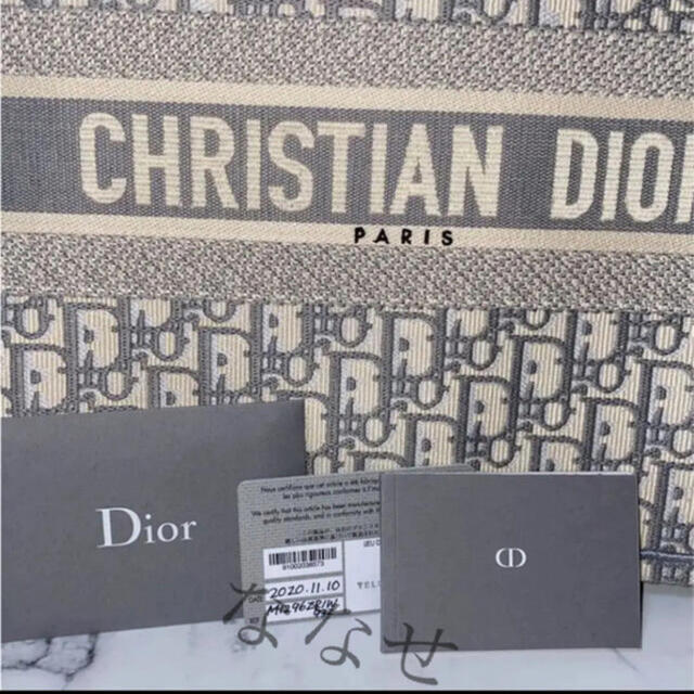 Christian Dior(クリスチャンディオール)の新品　クリスチャンディオール　ブックトート　スモールサイズ レディースのバッグ(トートバッグ)の商品写真