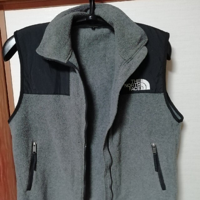 THE NORTH FACE(ザノースフェイス)のそらら様専用THE NORTH FACE ベストとNIKE  ウィメンズ エア  メンズのトップス(ベスト)の商品写真