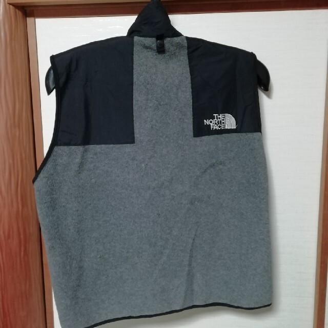 THE NORTH FACE(ザノースフェイス)のそらら様専用THE NORTH FACE ベストとNIKE  ウィメンズ エア  メンズのトップス(ベスト)の商品写真