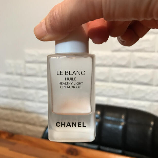 CHANEL(シャネル)のいもちゃん様専用＊シャネル　ル　ブラン　ユイル　フェイスオイル コスメ/美容のスキンケア/基礎化粧品(フェイスオイル/バーム)の商品写真