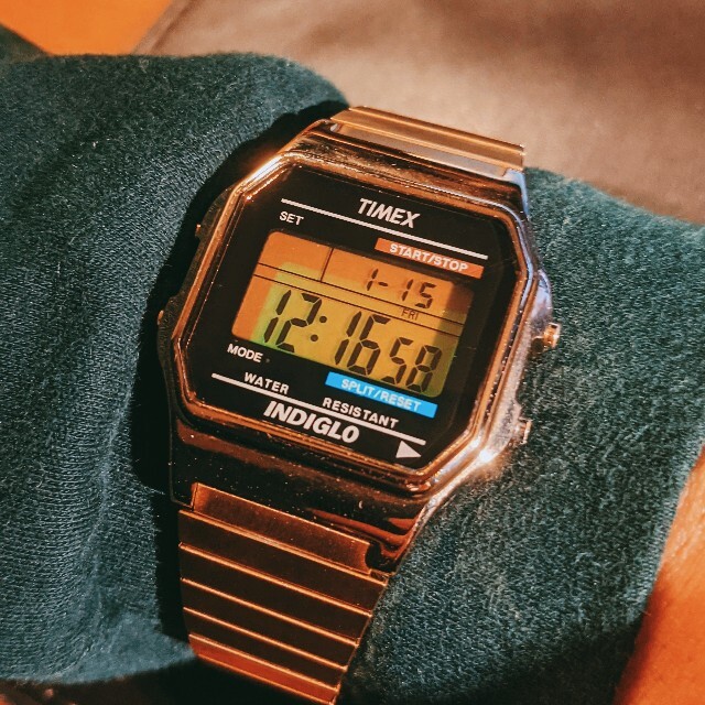 TIMEX(タイメックス)のTIMEX INDIGLO GOLD デジタル腕時計 メンズの時計(腕時計(デジタル))の商品写真