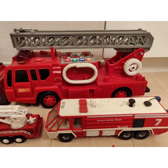 世界の消防車セットの通販 by Ocean's shop｜ラクマ NEW得価