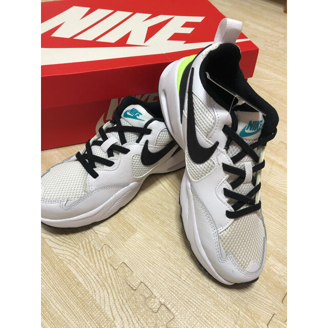 NIKE(ナイキ)のNIKEスニーカー22㎝ キッズ/ベビー/マタニティのキッズ靴/シューズ(15cm~)(スニーカー)の商品写真