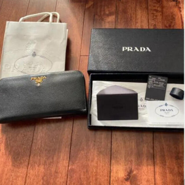 PRADA  プラダレザー長財布