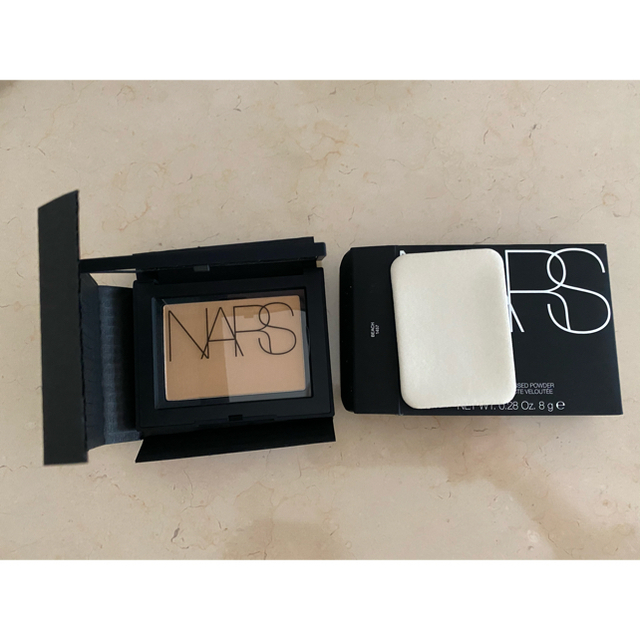 NARS(ナーズ)のNARSソフトベルベットプレストパウダービーチ1457 8g コスメ/美容のベースメイク/化粧品(フェイスパウダー)の商品写真