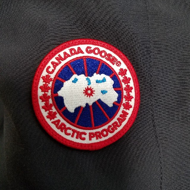 CANADA GOOSE(カナダグース)のカナダグース　ダウンジャケット レディースのジャケット/アウター(ダウンジャケット)の商品写真