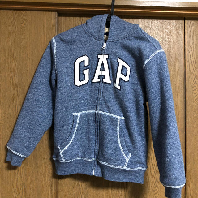 GAP Kids(ギャップキッズ)の美品 GAP ギャップ kids キッズ ロゴ ボアパーカー 140 キッズ/ベビー/マタニティのキッズ服男の子用(90cm~)(ジャケット/上着)の商品写真