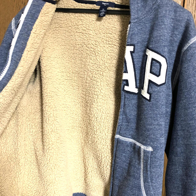 GAP Kids(ギャップキッズ)の美品 GAP ギャップ kids キッズ ロゴ ボアパーカー 140 キッズ/ベビー/マタニティのキッズ服男の子用(90cm~)(ジャケット/上着)の商品写真