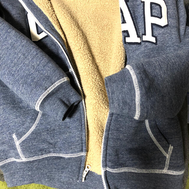 GAP Kids(ギャップキッズ)の美品 GAP ギャップ kids キッズ ロゴ ボアパーカー 140 キッズ/ベビー/マタニティのキッズ服男の子用(90cm~)(ジャケット/上着)の商品写真