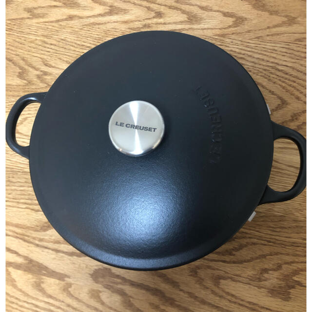 LE CREUSET(ルクルーゼ)のともっぴー様専用【新品未使用】ル・クルーゼ マルミット 22cm ブラック インテリア/住まい/日用品のキッチン/食器(鍋/フライパン)の商品写真