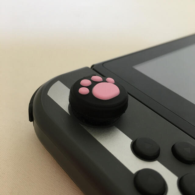 Nintendo Switch(ニンテンドースイッチ)のSwitch　スイッチ　ジョイコン　スティックカバー　肉球　2個セット  エンタメ/ホビーのゲームソフト/ゲーム機本体(その他)の商品写真