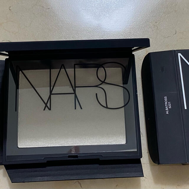 NARS(ナーズ)のNARSハイライトパウダー-ALBATROSS5221 コスメ/美容のベースメイク/化粧品(チーク)の商品写真