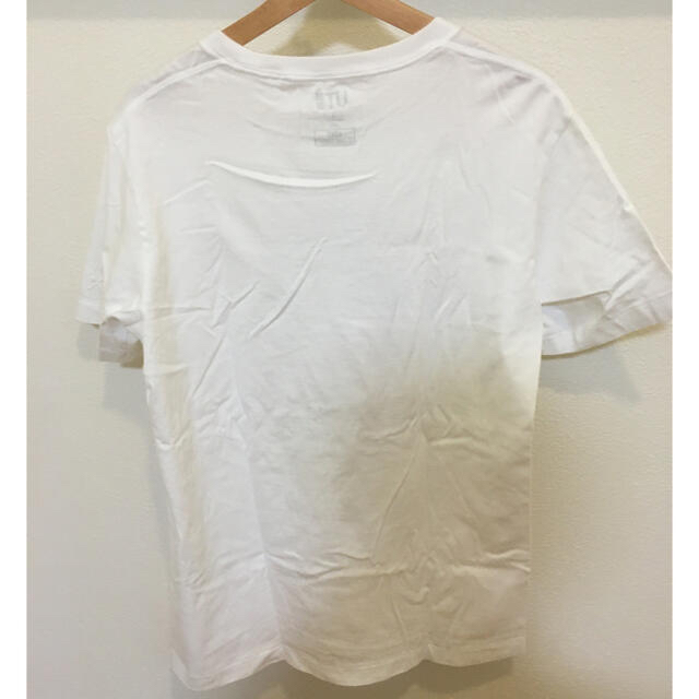 SESAME STREET(セサミストリート)のUNIQLO KAWS セサミストリート　限定　コラボ　UT ホワイト　Lサイズ メンズのトップス(Tシャツ/カットソー(半袖/袖なし))の商品写真
