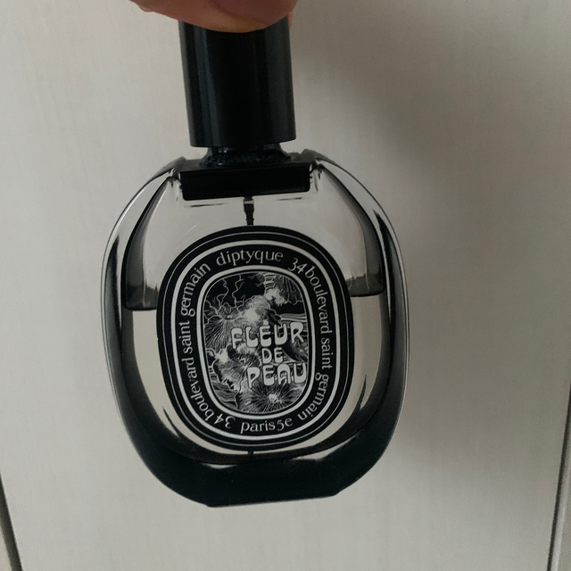 diptyque(ディプティック)のdiptyque 香水　fleur de peau コスメ/美容の香水(香水(女性用))の商品写真