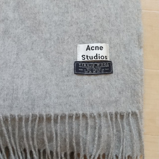 acne studios マフラーライトグレー