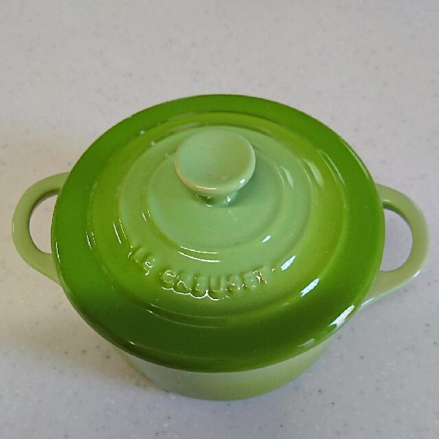 LE CREUSET(ルクルーゼ)の【はな様専用】ル・クルーゼ ミニココット フルーツグリーン インテリア/住まい/日用品のキッチン/食器(食器)の商品写真