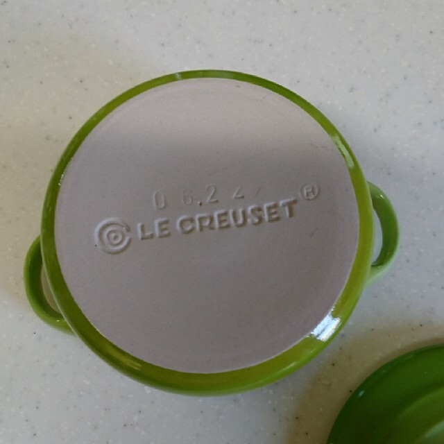 LE CREUSET(ルクルーゼ)の【はな様専用】ル・クルーゼ ミニココット フルーツグリーン インテリア/住まい/日用品のキッチン/食器(食器)の商品写真