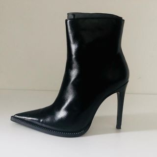 ザラ(ZARA)のZara ショートブーツ　クリスタル付き　Black 23cm(ブーツ)