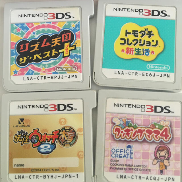 ニンテンドー3DS(ニンテンドー3DS)の３DS本体　ソフト四個付き　中古 エンタメ/ホビーのゲームソフト/ゲーム機本体(携帯用ゲーム機本体)の商品写真