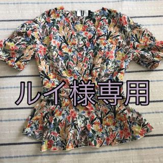 トップショップ(TOPSHOP)のTopshop フリル花柄トップス【美品】(カットソー(半袖/袖なし))