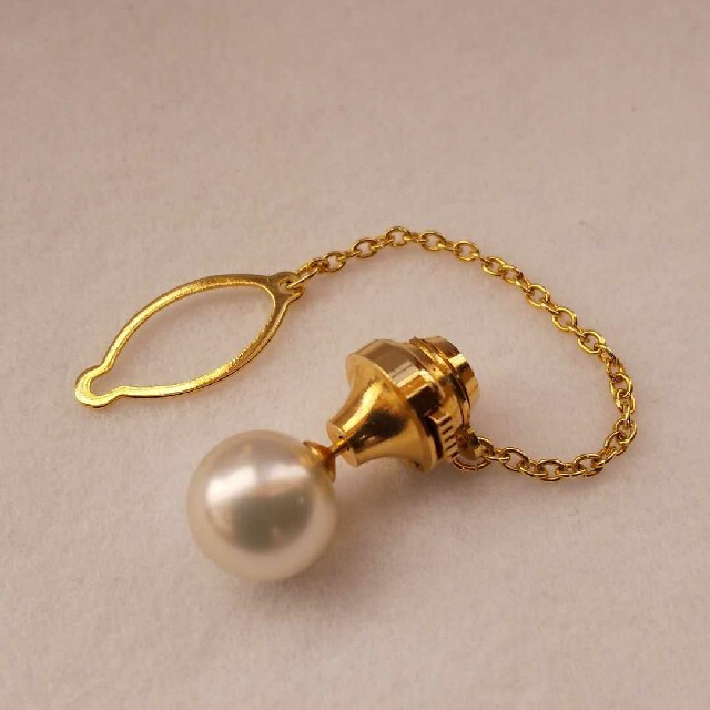 真珠　ゴールドカラーのタイタック　ピンズ メンズのファッション小物(ネクタイピン)の商品写真