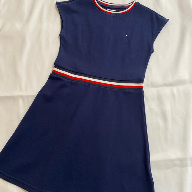 TOMMY HILFIGER(トミーヒルフィガー)のTOMMY HILFIGER 116 キッズ/ベビー/マタニティのキッズ服女の子用(90cm~)(ワンピース)の商品写真