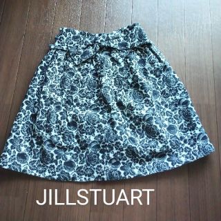 ジルスチュアート(JILLSTUART)のJILLSTUART 花柄スカート Ｓサイズ(ミニスカート)