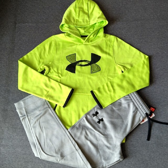 UNDER ARMOUR(アンダーアーマー)の新品！アンダーアーマー裏起毛パーカーとパンツ150 キッズ/ベビー/マタニティのキッズ服男の子用(90cm~)(パンツ/スパッツ)の商品写真