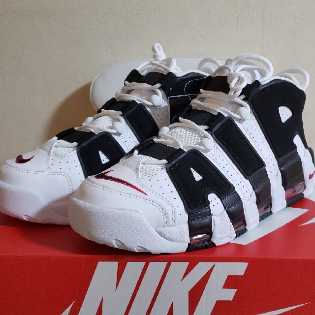 NIKE AIR MORE UPTEMPO “WHITE/BLACK”Madonna