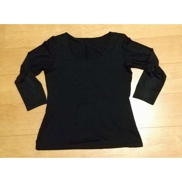 UNIQLO(ユニクロ)のUNIQLO ヒートテックTシャツ ブラック レディースの下着/アンダーウェア(アンダーシャツ/防寒インナー)の商品写真