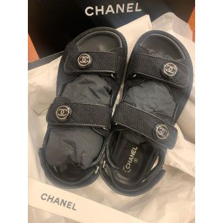 シャネル(CHANEL)の【まー様専用①】シャネル　サンダル　黒　36 新品　フットベッドサンダル(サンダル)