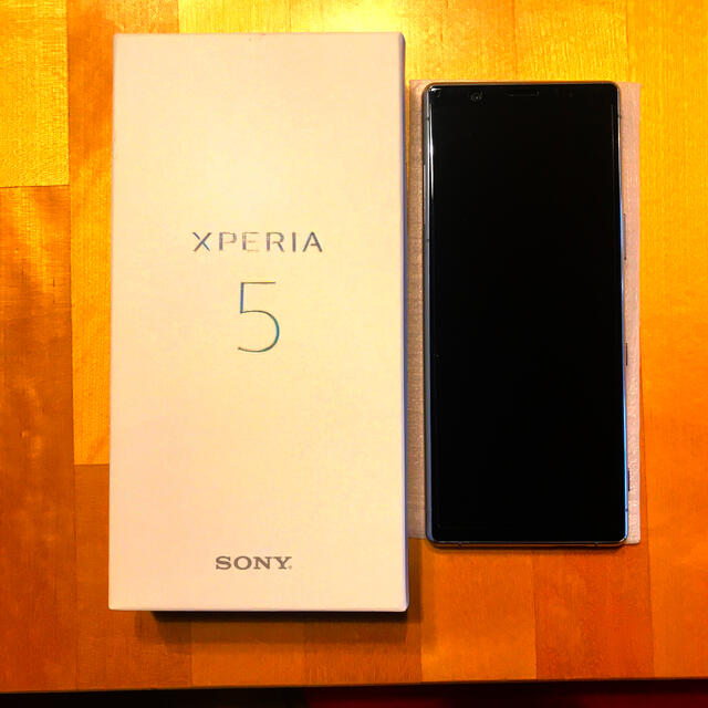 SONY(ソニー)のXperia5 SIMフリー 国内版 本体 J9260 純正ケース付！ スマホ/家電/カメラのスマートフォン/携帯電話(スマートフォン本体)の商品写真