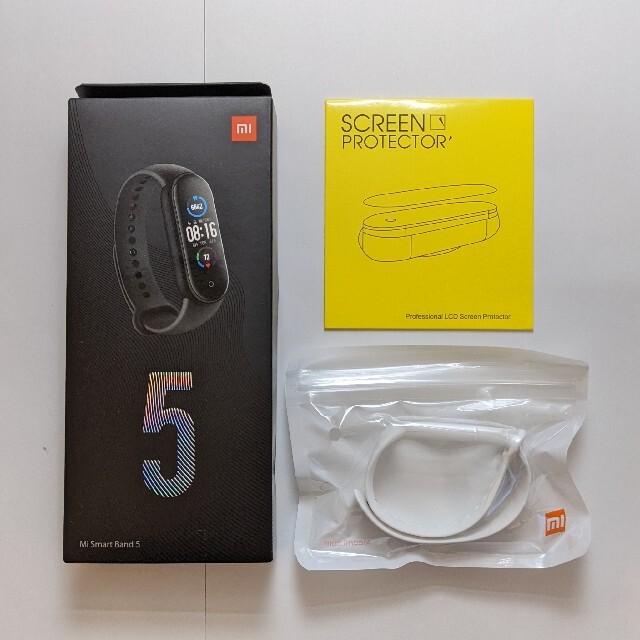 新品未開封 Mi Band5 本体(黒バンド)+白バンド+保護フィルムセット メンズの時計(腕時計(デジタル))の商品写真