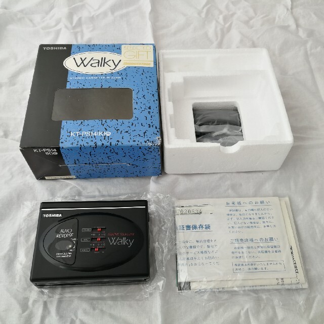 東芝(トウシバ)のTOSHIBA WALKY ポータブルカセットプレイヤーKT-PS14 スマホ/家電/カメラのオーディオ機器(ポータブルプレーヤー)の商品写真