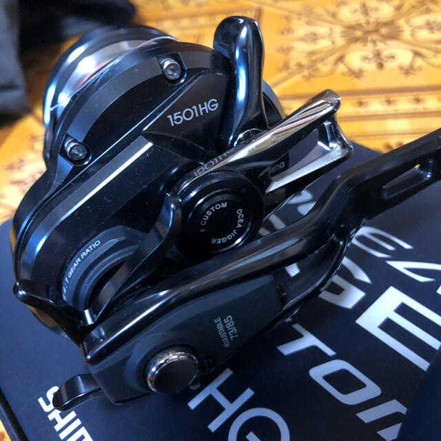 SHIMANO(シマノ)の19オシアジガー  Ｆカスタム1501HG 美品 スポーツ/アウトドアのフィッシング(リール)の商品写真