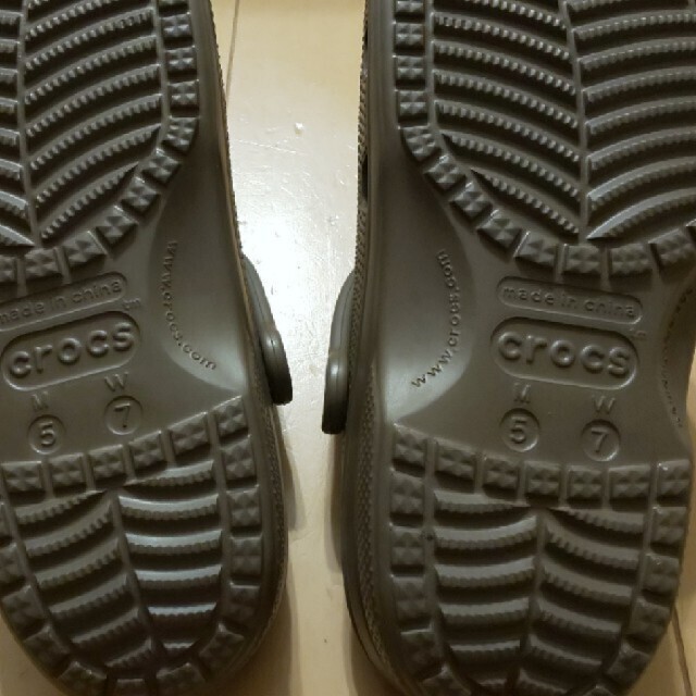 crocs(クロックス)のはなはな様専用 crocs サンダル  23    キッズ/ベビー/マタニティのキッズ靴/シューズ(15cm~)(サンダル)の商品写真