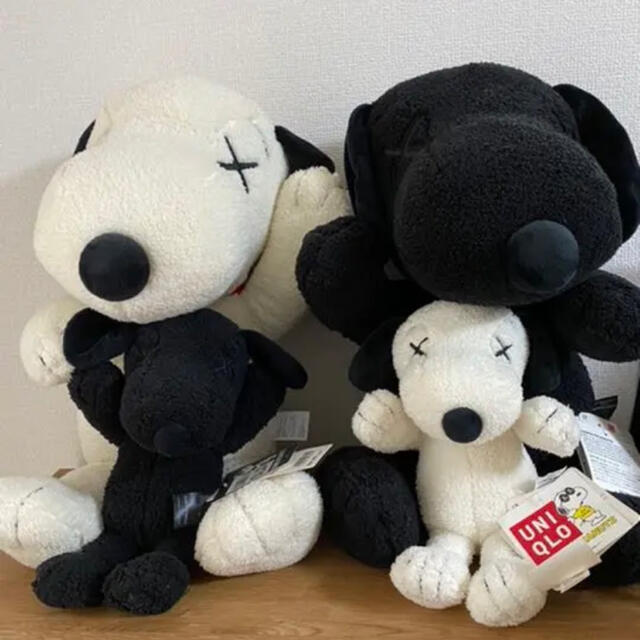 kaws x uniqlo スヌーピー　ぬいぐるみ　大　小　セット　カウズ