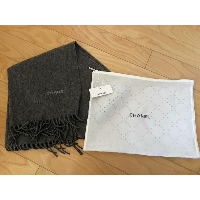 あなたにおすすめの商品 CHANEL CHANEL カシミアマフラー 新品タグ付き 確実本物 マフラー+ショール 極美品☆CHANEL シャネル 19A ココマーク刺繍入り フリンジ付き アルパカ×カシミヤ マフラー ショール グレー イタリア製 レディース