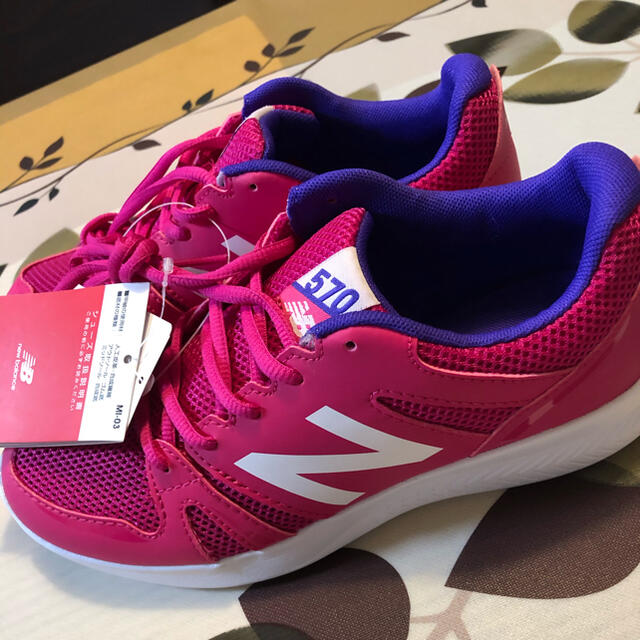 New Balance(ニューバランス)のNew Balance ジュニア KJ570-PKY キッズ/ベビー/マタニティのキッズ靴/シューズ(15cm~)(スニーカー)の商品写真