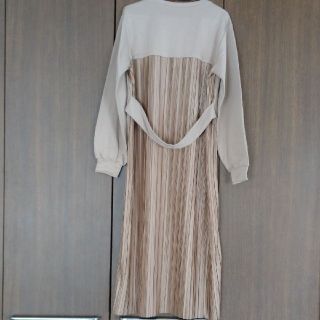 ヴァンス(VENCE)のVENCE  新品タグ付 バックプリーツロング ワンピース Mサイズ(ロングワンピース/マキシワンピース)