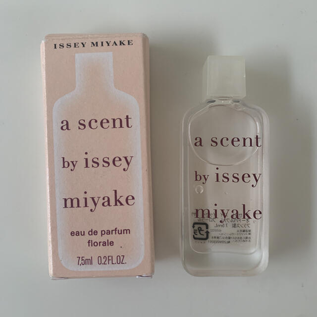 ISSEY MIYAKE(イッセイミヤケ)のISSEYMIYAKE イッセイミヤケ　香水　パルファム　フローラル　7.5ml コスメ/美容の香水(香水(女性用))の商品写真