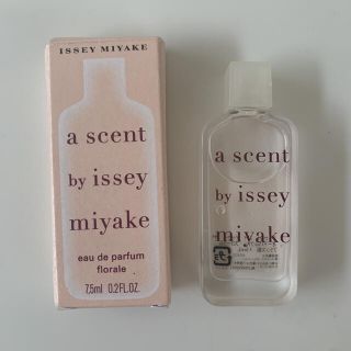 イッセイミヤケ(ISSEY MIYAKE)のISSEYMIYAKE イッセイミヤケ　香水　パルファム　フローラル　7.5ml(香水(女性用))