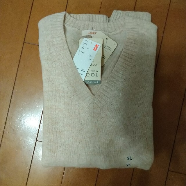 UNIQLO(ユニクロ)のらるる様専用ユニクロVネックセーターXL レディースのトップス(ニット/セーター)の商品写真