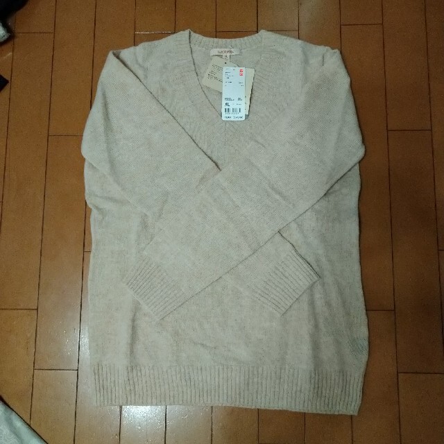 UNIQLO(ユニクロ)のらるる様専用ユニクロVネックセーターXL レディースのトップス(ニット/セーター)の商品写真